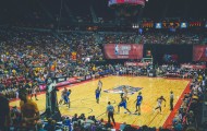 mk体育官方-女王归来！阿扎伦卡点燃伯纳乌之夜，虽败犹荣引爆皇马主场